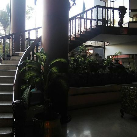 Hotel The Woods Manor Mg Road Kochi Zewnętrze zdjęcie