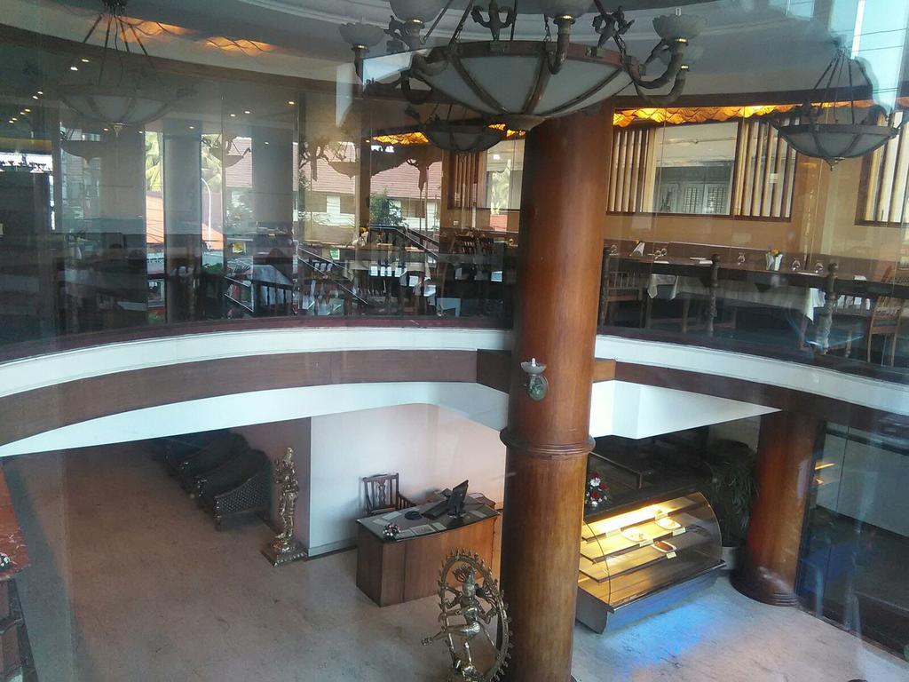 Hotel The Woods Manor Mg Road Kochi Zewnętrze zdjęcie