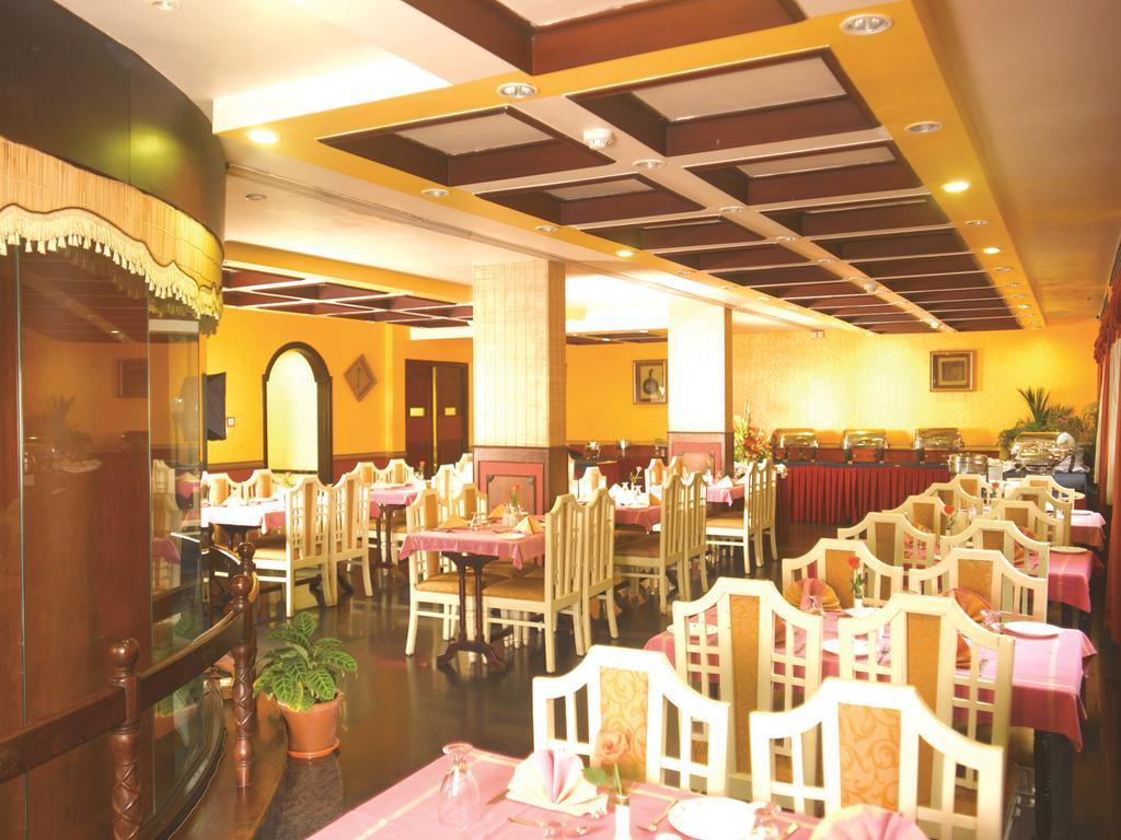 Hotel The Woods Manor Mg Road Kochi Zewnętrze zdjęcie