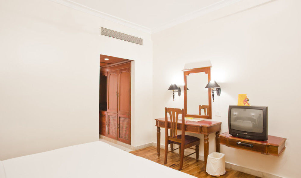 Hotel The Woods Manor Mg Road Kochi Zewnętrze zdjęcie