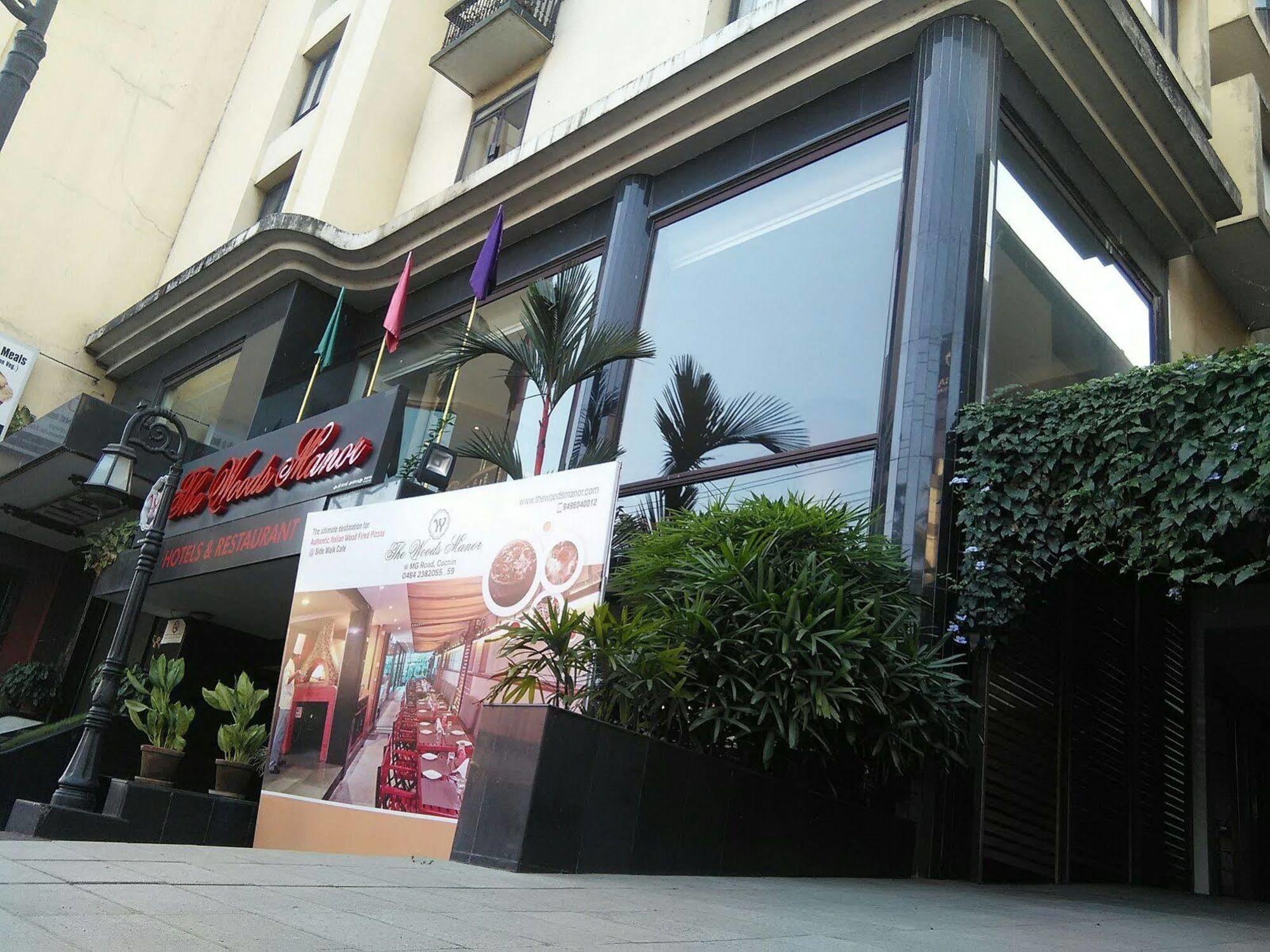 Hotel The Woods Manor Mg Road Kochi Zewnętrze zdjęcie