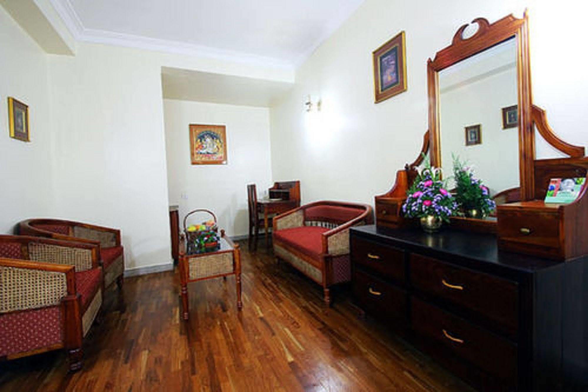 Hotel The Woods Manor Mg Road Kochi Zewnętrze zdjęcie